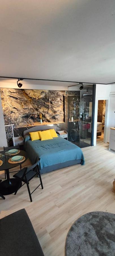 Victoria Loft Bed & Breakfast คาสเตล เด เฟโร ภายนอก รูปภาพ